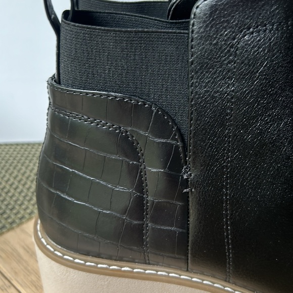NWOT ! DOLCE VITA Black Faux Leather Pull on Boots w/ faux crock heel cap - Picture 7 of 12